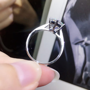 Anel Feminino Elegante de Zircônia Cúbica